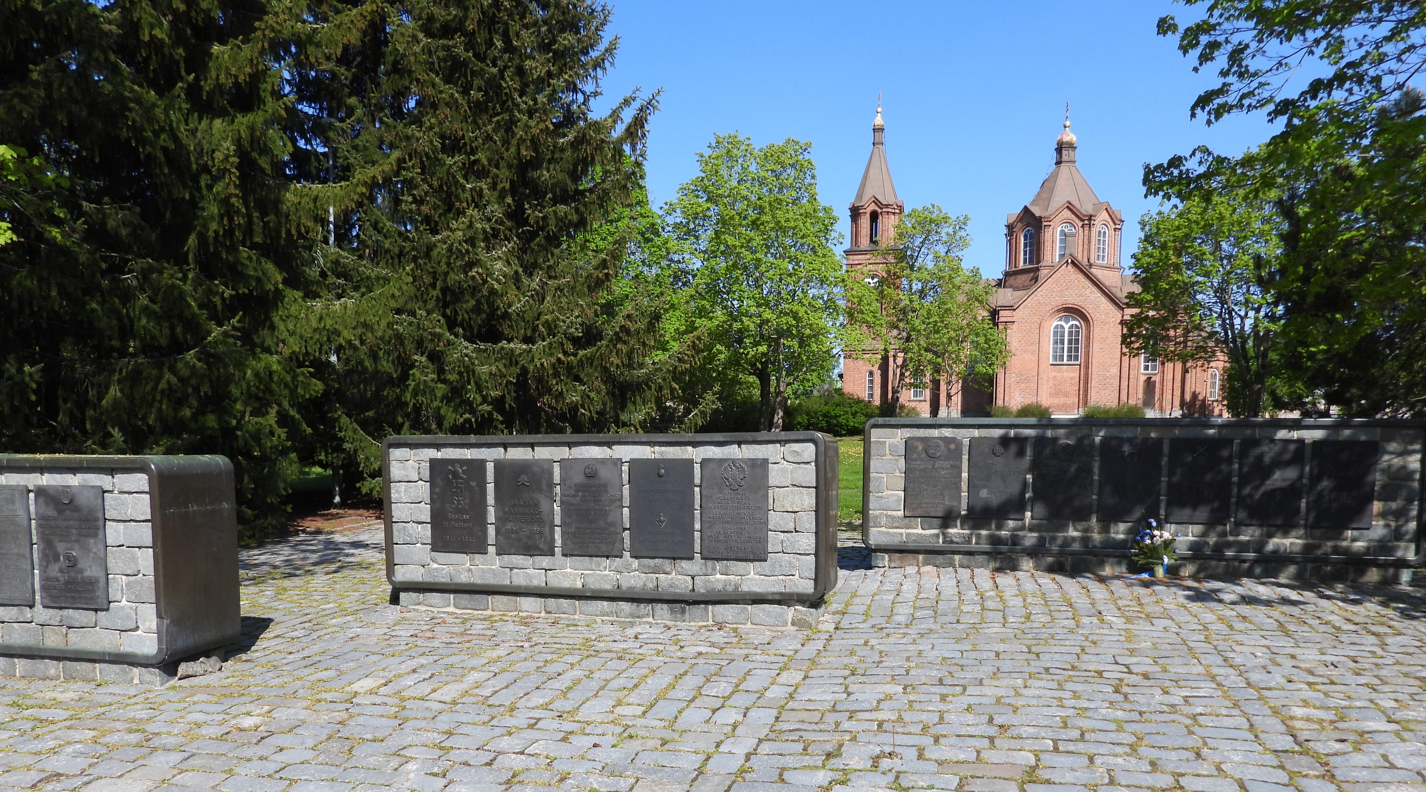 Galleria 2025 Muistolaatta 3--Perinnemuuri--1-6-2025--KUVA-AN